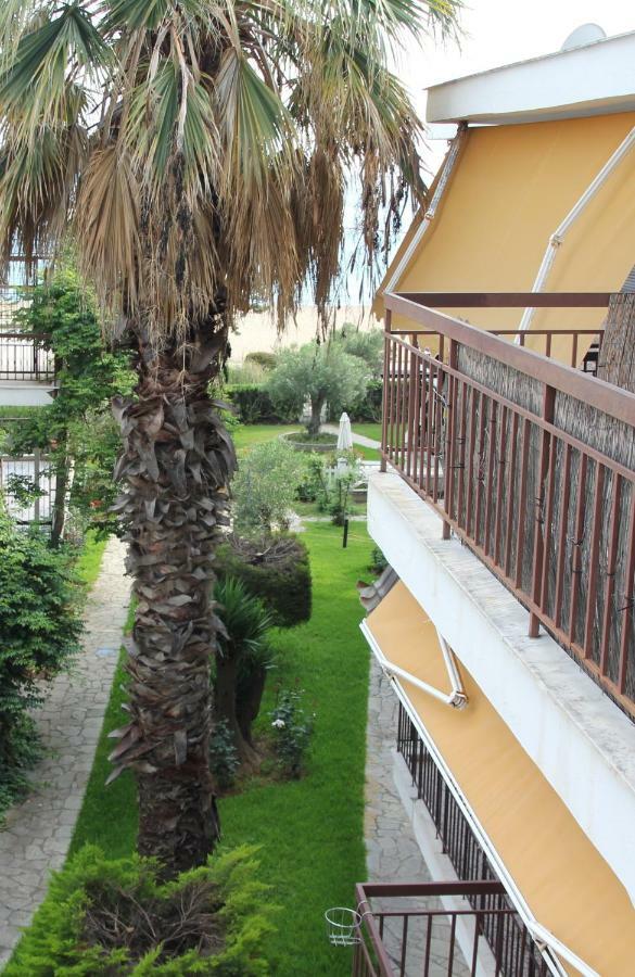 Marina'S Apartment Nea Moudania Esterno foto
